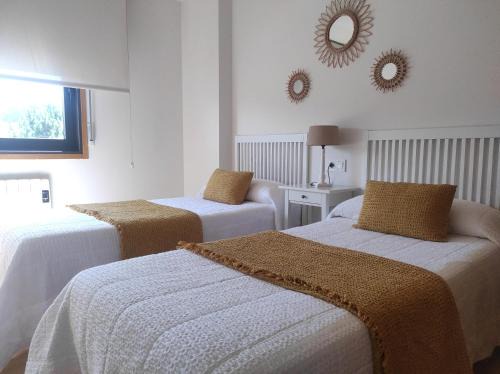 Dean Pequeno Apartment | Un rincón con vistas a la Ría, playa y parking.