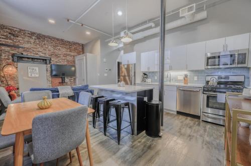 Downtown Boston Apartment | Unbeatable Location 4 bed Loft Parking Optional