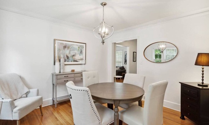 North Buckhead Cottage | Unbeatable Location: Northside, St Joe & Oglethorpe