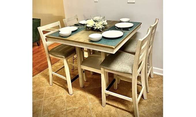 Hidden Valley House | UNCC Ranch - a walk to the Light Rail