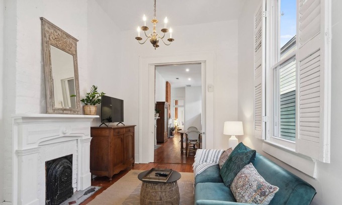Garden District House | Under The Oaks 1 - NOLA 2BR/1BA