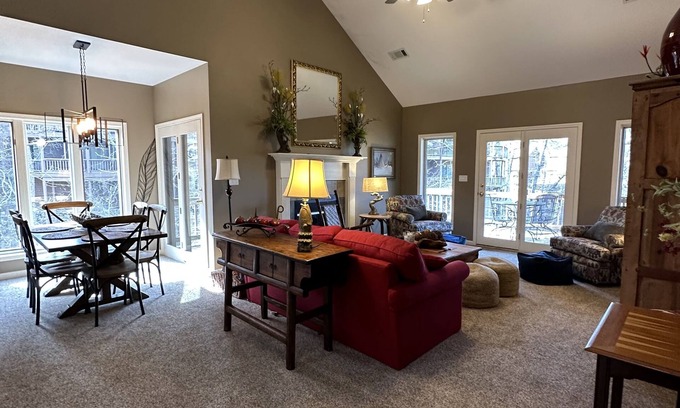 Mount Ida Condo | Unforgetable Large 2BR, 2Bath, lake access condo on Lake Ouachita with lake view