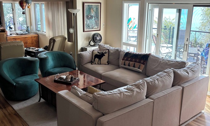 Newport Center House | Unforgettable Jay Peak Area 5 BR Family Home Located On Lake Memphremagog