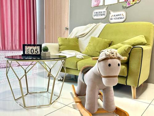 Bayan Lepas Apartment | Unicorn Fairy Theme 2BR Airport Suite# Straits Intl# Pantai Hospt
