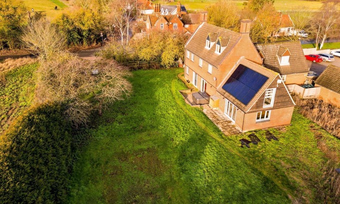 Ipswich Cottage | Unique 5BD Farm House Perfect for Relaxing