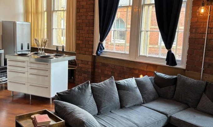 Sheffield City Centre Apartment | Unique Cathedral Quarter Victorian Apartment