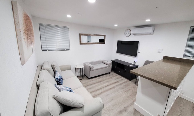 Los Angeles House | Unique comfortable unit close to LAX AIRPORT/SO-FI STADUIM.