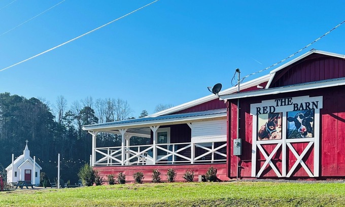 Sevierville House | Unique Couples Getaway/Hot Tub/Mountain View/Fire Pit/Chapel/Wedding or Renewal