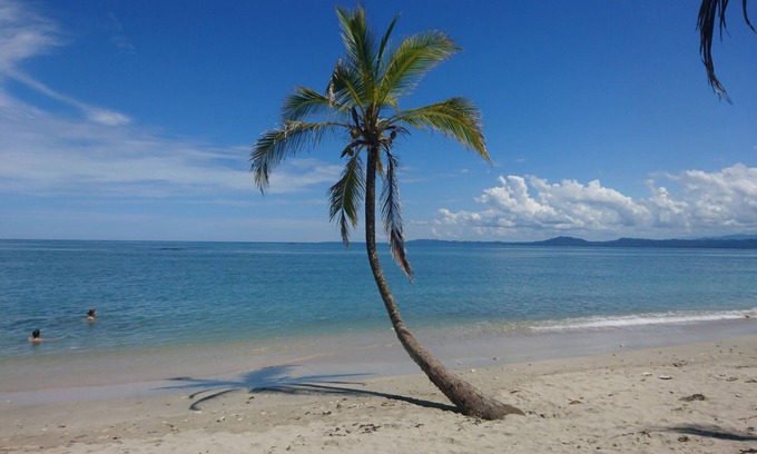 Cahuita House | Unique house with king bed and air-con, 3 minutes walk from the beach