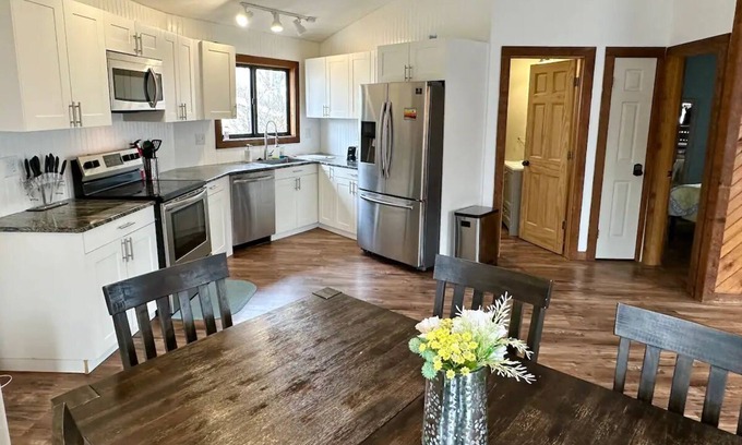 Huron House | Unique Octagon House - 8 Minutes to Cedar Point