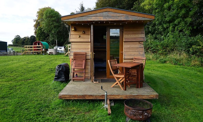Hawick Cabin | Unique, Off- Grid Beehive Pod at Westcote Glamping
