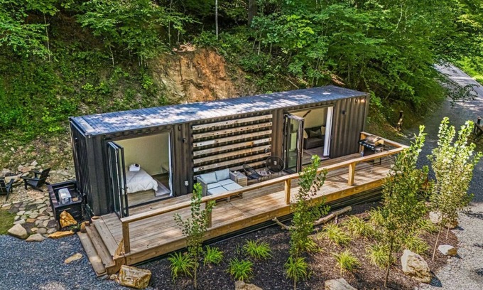 Bryson City Cabin | Unique Stay - 5 Star - Great Location - "Grounded"