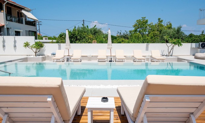 Patras Apartment | Unique suites only 1 minute away from the sea and Pet-Friendly!