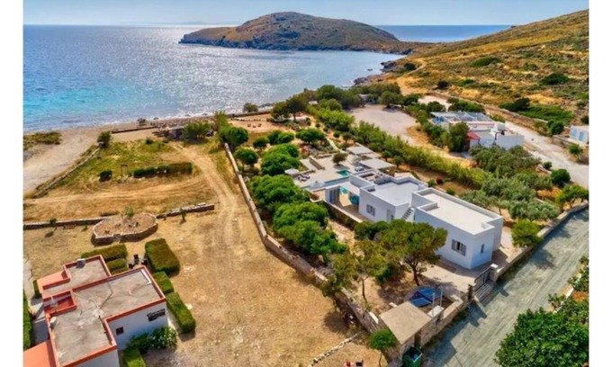 Delfini Villa | Unique summer house on Delfini beach