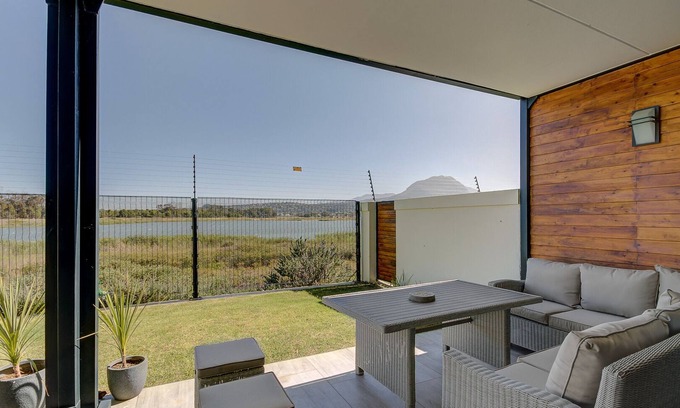 Firgrove Rural Apartment | UniqueStay Paardevlei Square 3