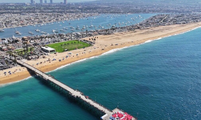 Balboa Island Apartment | Unit 1 · Beachfront Complex | Interior Studio | Balboa