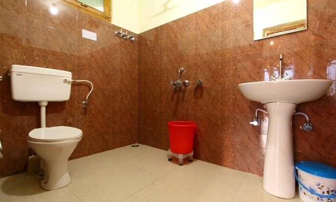 Naggar Bed & Breakfast | Unit 2 Himalayan Brothers Bed & Breakfast