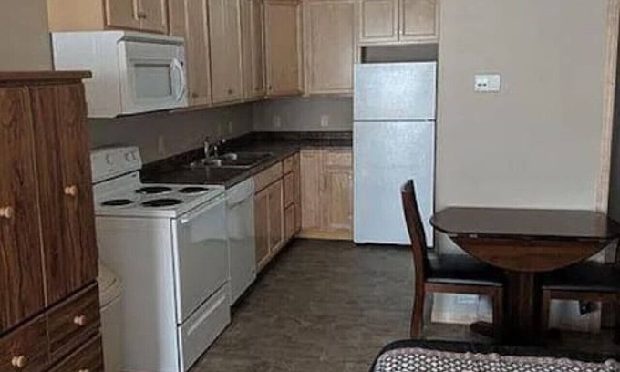 Harvey Apartment | Unit 3: Cozy Studio Microhotel with full kitchen