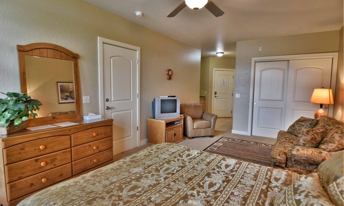 Birchwood Condo | Unit 411b 1bd/1ba Efficiency Condo 1 Bedroom Condo by RedAwning