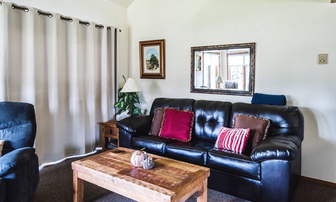 Red Lodge Condo | Unit #7 Cozy 2 Bed/2 Bath Condo on Golf Course with Hot tub/Sauna/Pool