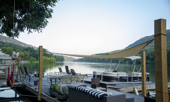 Chattanooga Condo | Unit I - River/Mountain View Condo! Water/Dock Access, Free Kayaks/Paddle Boards