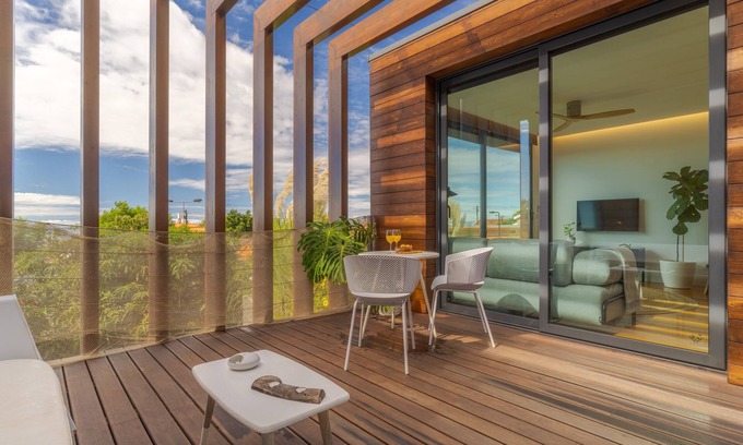 Jardim do Mar Villa | Unit with shared Pool and Sea Views At Hub Of The Village, Biologic Cropland