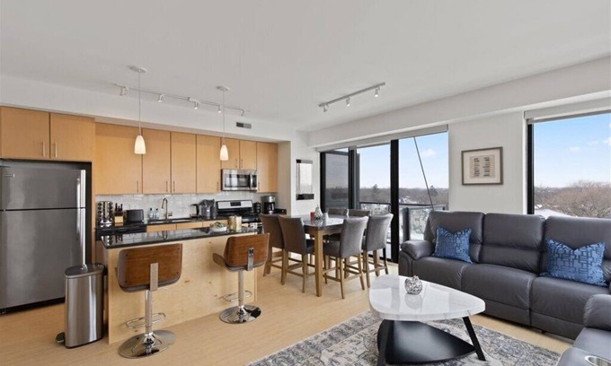 Evanston Apartment | "Unity of Evanston" 3 BDR+2BA ModernLuxe High Rise