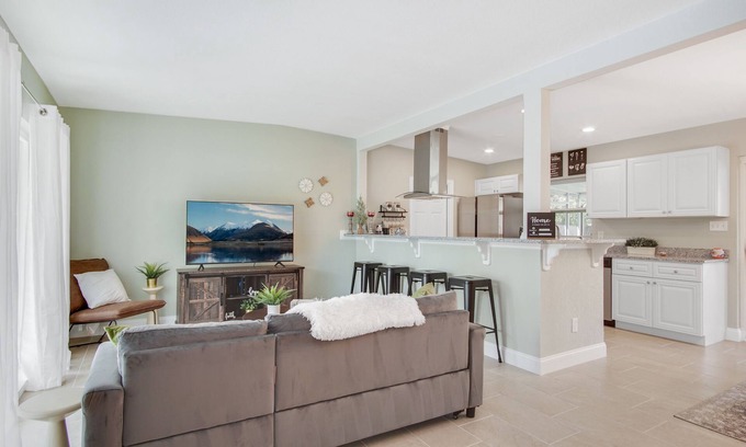 Florida Central Atlantic Coast House | Universal getaway/3 mins from universal studios