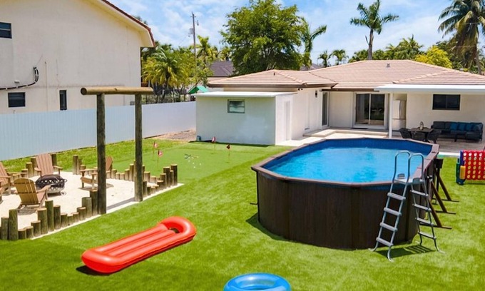 Ludlam House | Unlimited Fun: Pool, Basketball and Volleyball