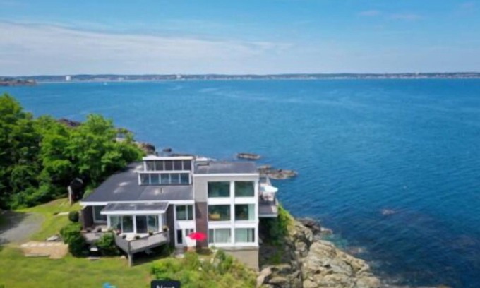 Nahant House | Unobstructed Direct Oceanfront in Seaside Boston/Nahant