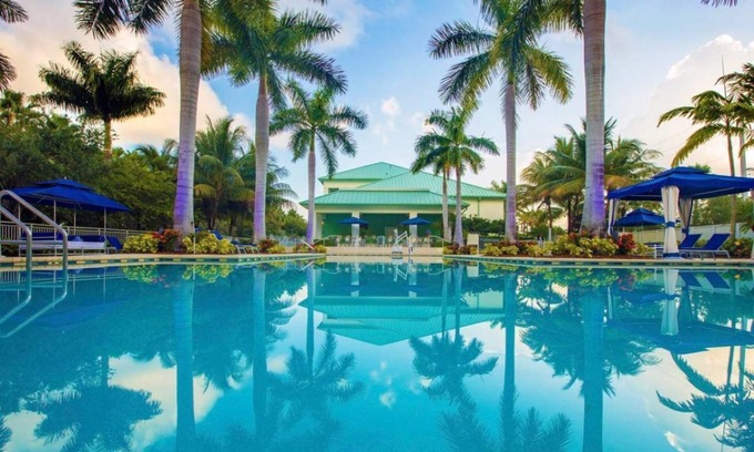 Ludlam Hotel | Unwind and Recharge! 3 Amazing Rooms w/Balcony | Close to Miami Int'l Airport