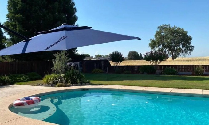 Red Bluff House | Unwind and relax at our country cozy getaway home