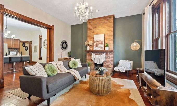 Victorian Village Condo | Unwind and relax in this idyllic Short North hangout.