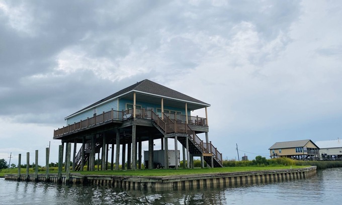 Lake Catherine House | Unwind by the Water - property 35 minutes to the French Quarter