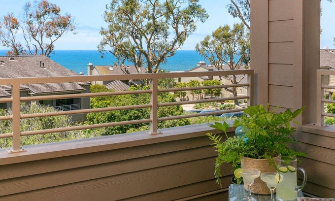 Del Mar Condo | Unwind in a Designer Condo Space: Revel in Dazzling, Expansive Ocean Views