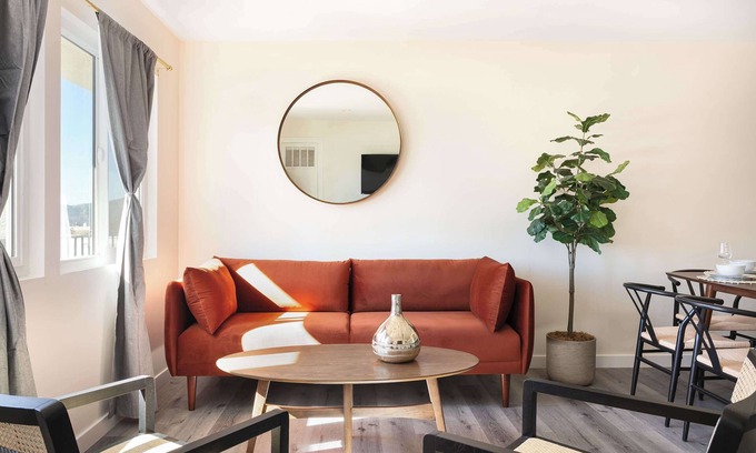 Citrus Grove House | Unwind in Spacious 2BR Apt | Sleeps 6 with Parking