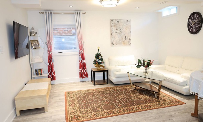 York Regional Municipality House | Up Class Business-Family Retreat!
