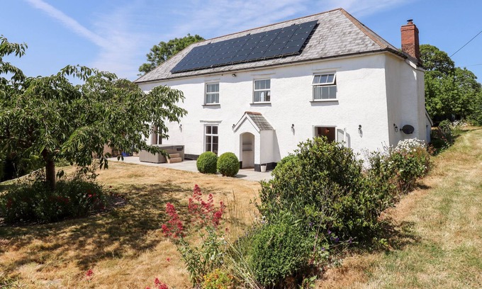Worlington Cottage | UPCOTT FARM, pet friendly, with hot tub in Morchard Bishop