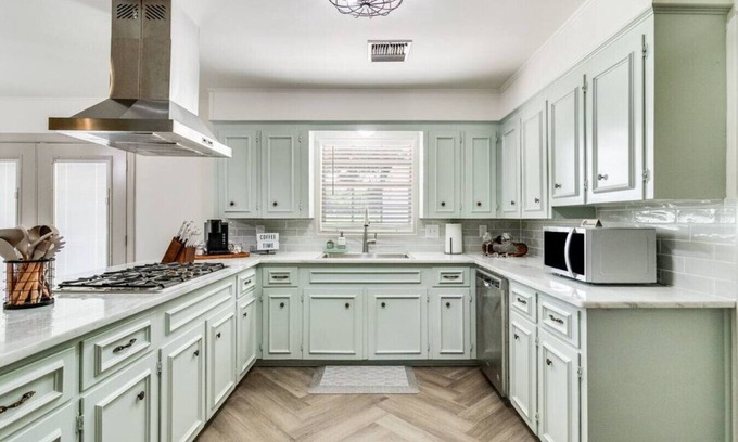 Crowley House | Updated 3BR escape in Crowley