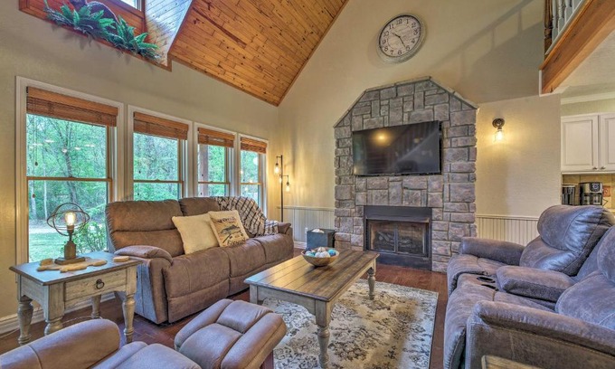 Calico Rock House | Updated Cabin on White River by Boat Landing!