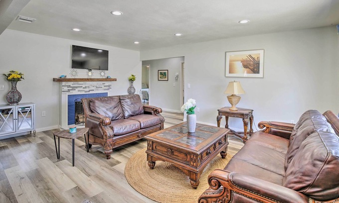 Compton House | Updated Compton Home ~ 10 Mi to SoFi Stadium!