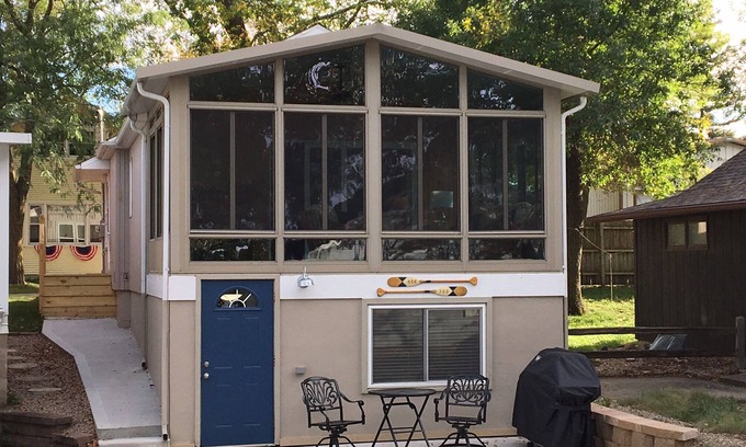 Clear Lake Cabin | UPDATED COTTAGE - Prime Location