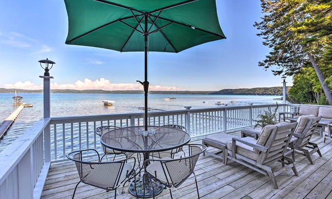 Glen Arbor Cottage | Updated Glen Arbor Cottage on Lake: Dock & Mooring