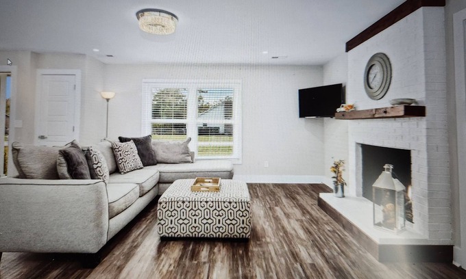 Myrtle Beach House | Updated home.3 bdrm, 2.5 bath, w/d, spacious yard, off-street parking for 3 cars