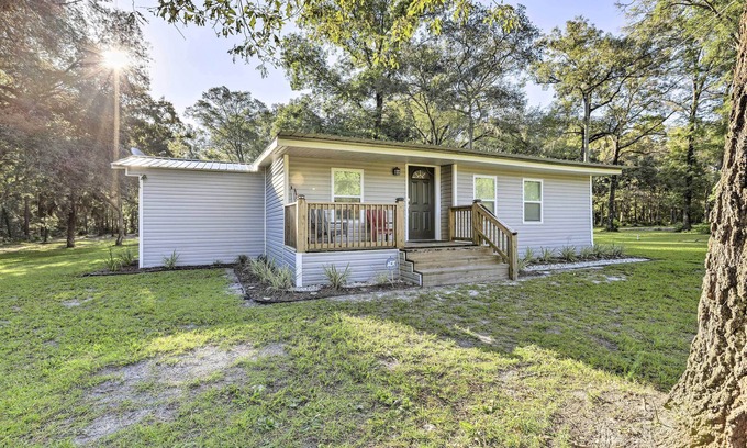 Manattee Road Cottage | Updated Home Near Manatee Springs State Park!