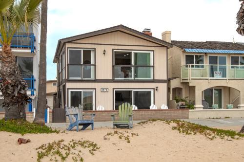 Balboa Peninsula House | Updated Home on the Boardwalk with Private Rear Unit
