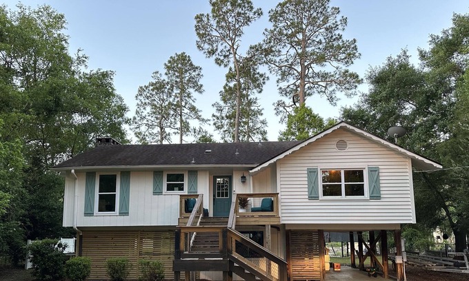Fairhope Cottage | Updated home with water access and boat lift.