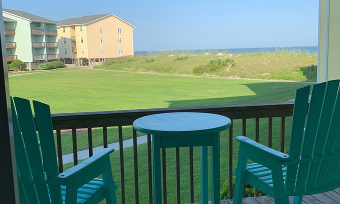 Surf City Condo | Updated in 25! 1 minute walk to Beach & Pool! 1 Bedroom + Bunk Beds. 10.0 Rated!
