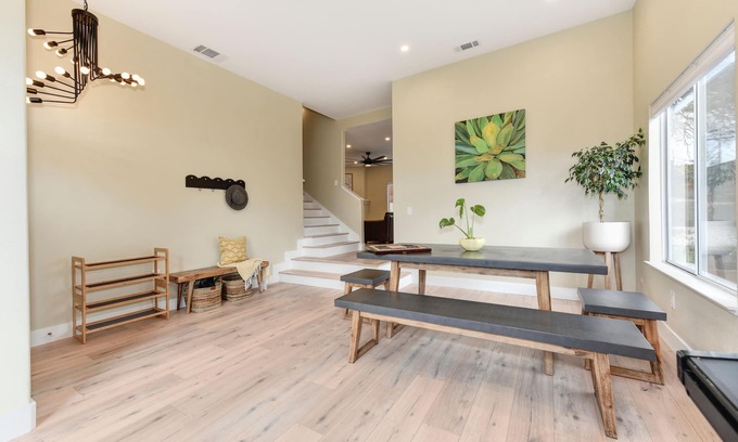 Orangevale House | Updated light and bright Orangevale retreat, prime location