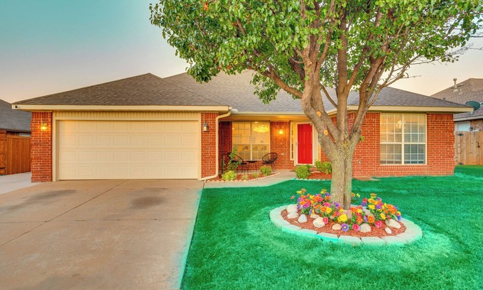 Oklahoma City Cottage | Updated Oklahoma City Home ~ 11 Mi to Bricktown!